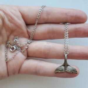 Silver pendant necklace